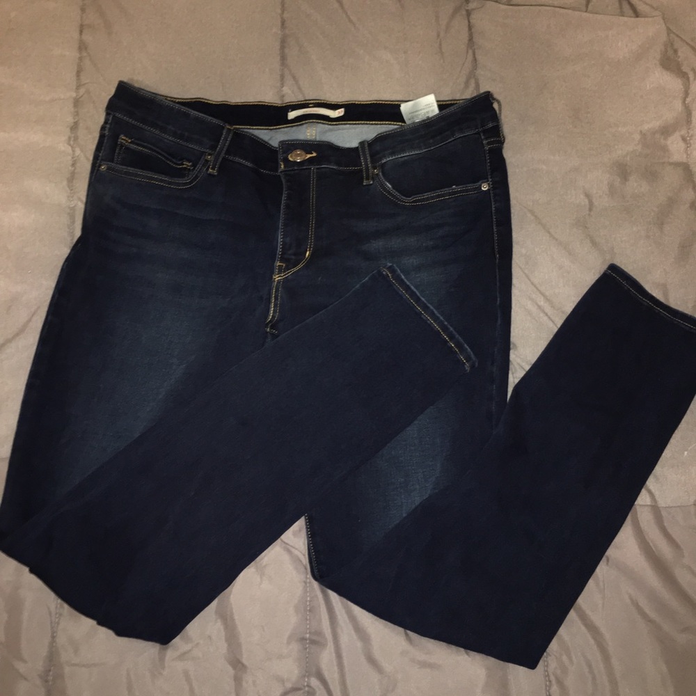 NWOT Levi’s “711 Skinny” Jeans